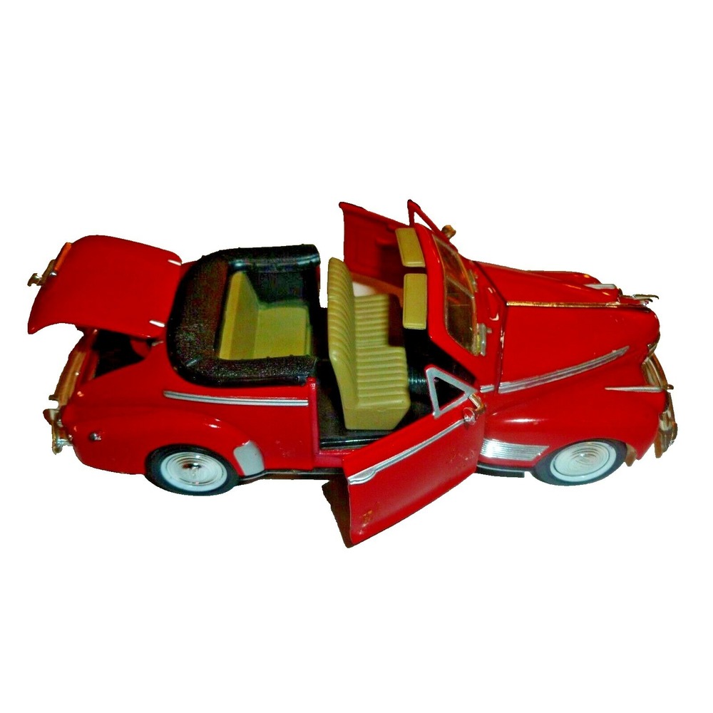 1941 Chevrolet Deluxe Convertible Red Diecast Model Car 1:24 Scale Opening Doors